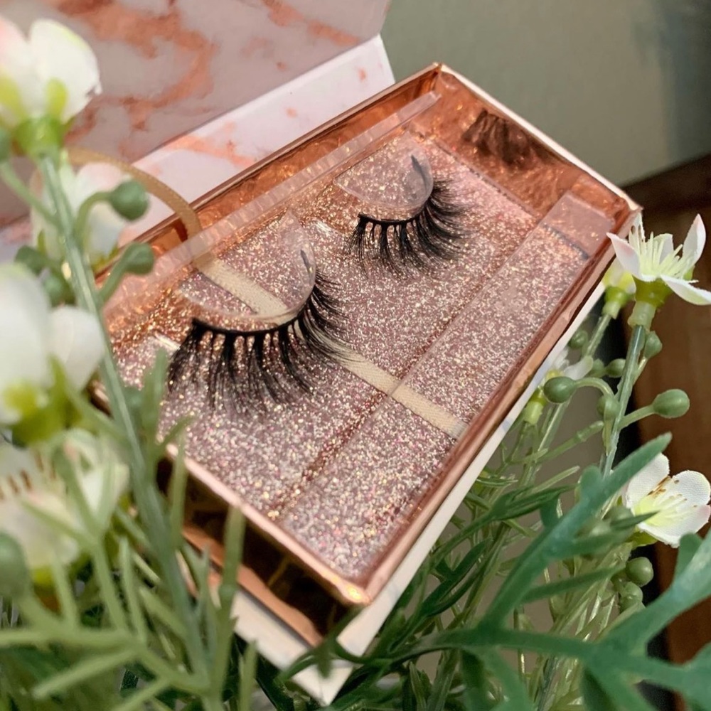 STRIP EYELASHES - Picture 2 of 2